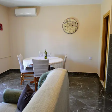 In Mit Privatem Parkplatz By Interhome Apartamento Vinišće