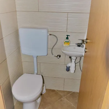 In Mit Privatem Parkplatz By Interhome Apartamento Vinišće