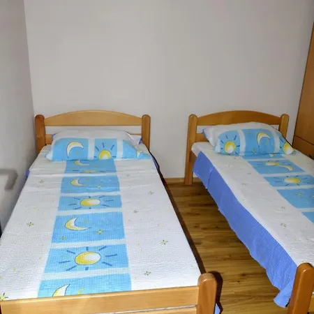 In Mit Privatem Parkplatz By Interhome * Vinišće