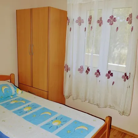 Apartamento In Mit Privatem Parkplatz By Interhome