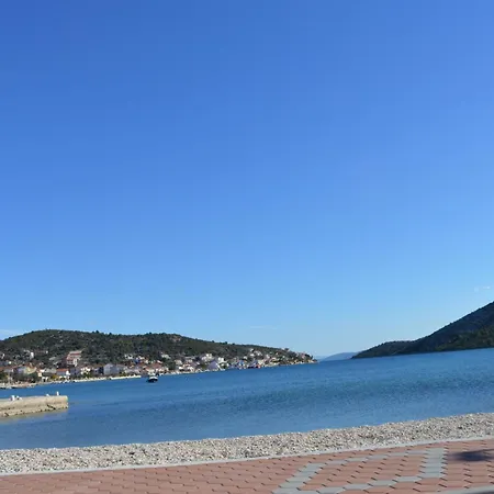 In Mit Privatem Parkplatz By Interhome Vinišće